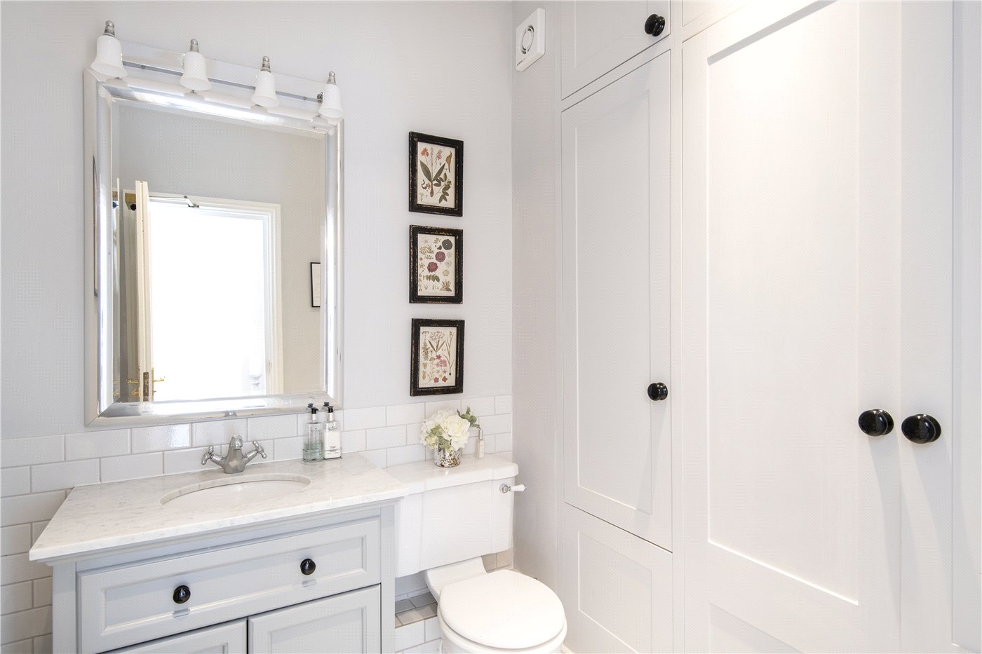 Guest WC/Cloakroom